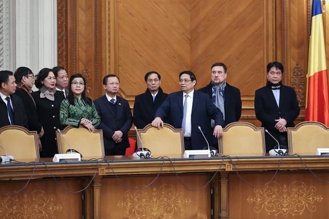 Thủ tướng Phạm Minh Chính tham quan Tòa nhà Quốc hội Romania - Ảnh 3.