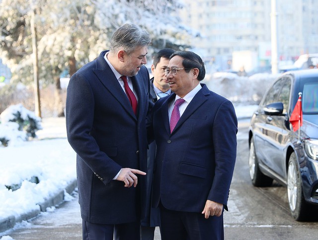 Thủ tướng Ion-Marcel Ciolacu chủ trì lễ đón Thủ tướng Phạm Minh Chính thăm chính thức Romania - Ảnh 1.