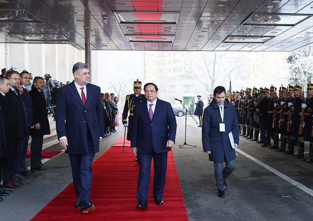 Thủ tướng Ion-Marcel Ciolacu chủ trì lễ đón Thủ tướng Phạm Minh Chính thăm chính thức Romania - Ảnh 3.