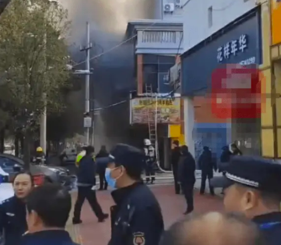 Hỏa hoạn nghiêm trọng tại Trung Quốc, ít nhất 39 người thiệt mạng - Ảnh 1.