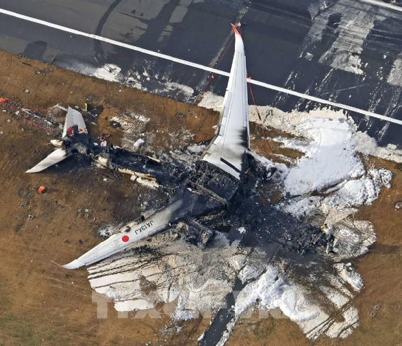 Japan Airlines thiệt hại hơn 100 triệu USD do vụ va chạm gây cháy máy bay - Ảnh 1.