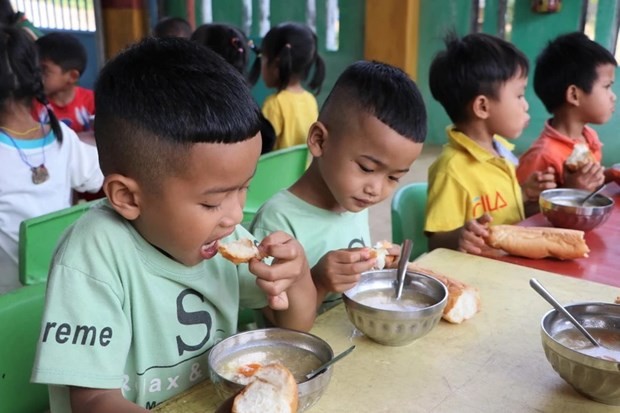 A meal of semi-boarding students in Quang Ngai province (Photo: VNA)