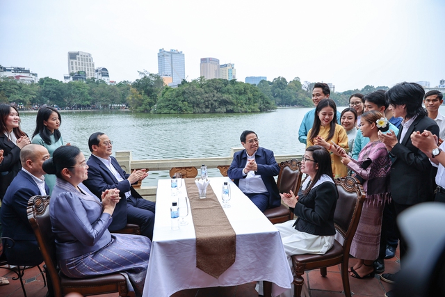 Thủ tướng Phạm Minh Chính, Thủ tướng Lào cùng 2 Phu nhân thăm đền Ngọc Sơn, hồ Hoàn Kiếm - Ảnh 7.