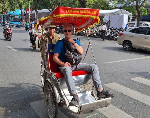 Người nước ngoài ấn tượng với lối sống của người Việt - Ảnh 1.