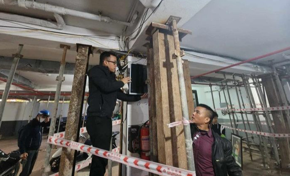 Niêm phong chung cư mini 8 tầng bị nứt cột bê tông ở Hà Nội - Ảnh 1.