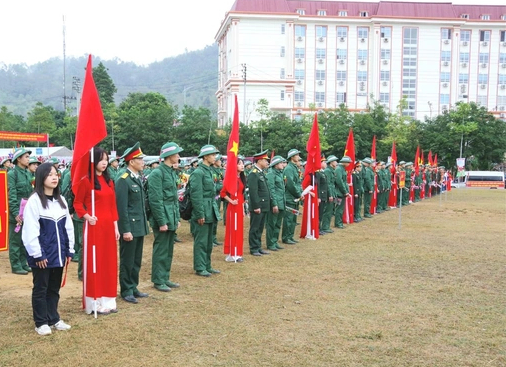 Hơn 600 tân binh ở Tuyên Quang viết đơn tình nguyện nhập ngũ - Ảnh 2.