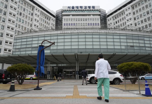 Hàn Quốc: Làn sóng đình công và thách thức của ngành y tế - Ảnh 1.