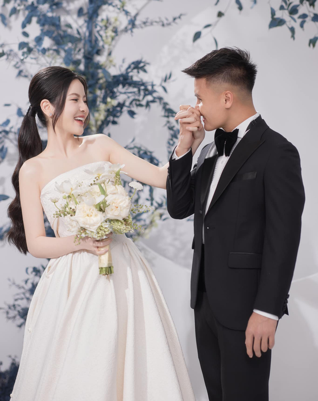 Ngắm bộ ảnh cưới đẹp ngọt ngào của Quang Hải - Chu Thanh Huyền - Ảnh 10.