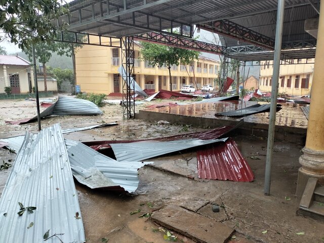 Gió lốc, mưa đá gây nhiều thiệt hại tại xã biên giới Sơn La  - Ảnh 1.