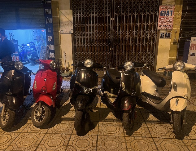 Triệt phá ổ nhóm chuyên trộm cắp xe máy điện ở Hà Nội - Ảnh 2.