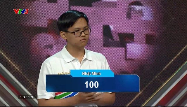 
Nhật Minh was the first to hit the buzzer and became the top climber by answering Blood Donation
