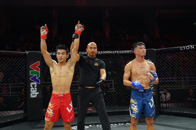 Trần Ngọc Lượng hạ đẹp học trò Johnny Trí Nguyễn trên sàn MMA - Ảnh 2.