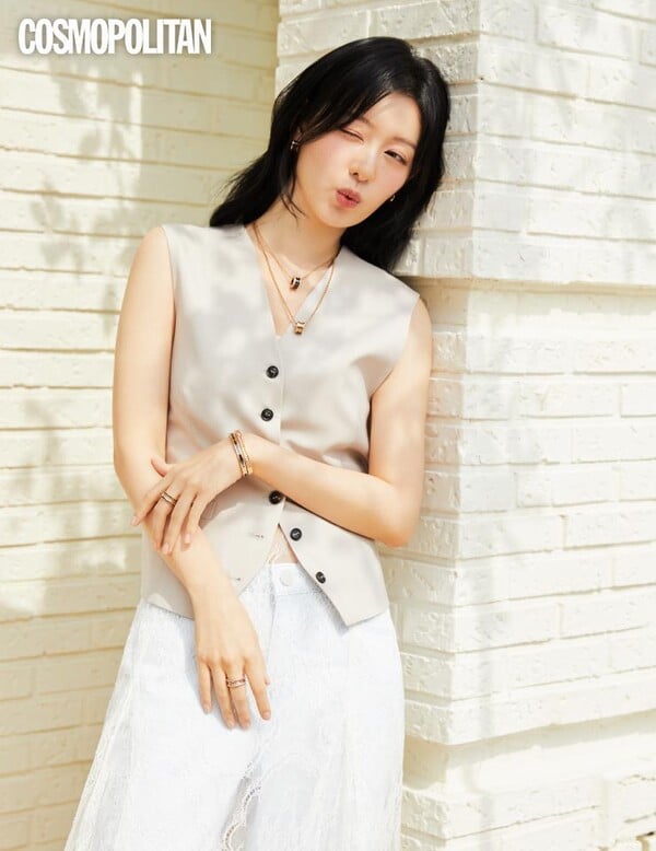 Kim Ji Won siêu ngọt ngào trong loạt ảnh mới trên Cosmopolitan - Ảnh 3.