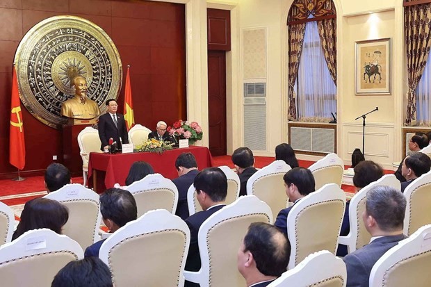 NA Chairman Vuong Dinh Hue speaks at the meeting with representatives of the Vietnamese Embassy and community in China. (Photo: VNA)