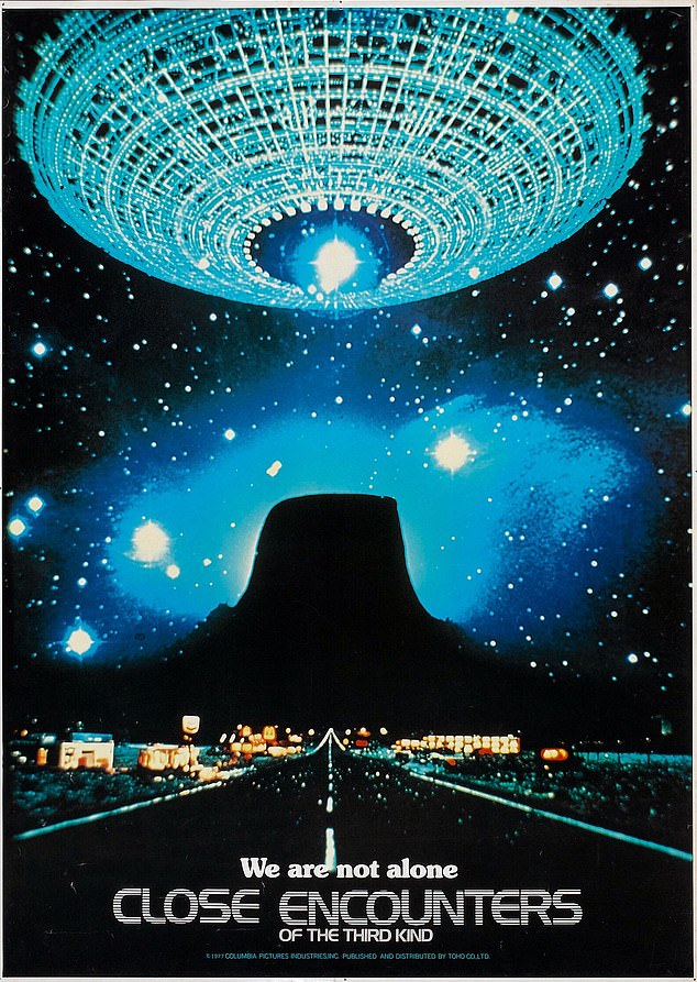 Steven Spielberg chuẩn bị đạo diễn bộ phim về UFO - Ảnh 2.