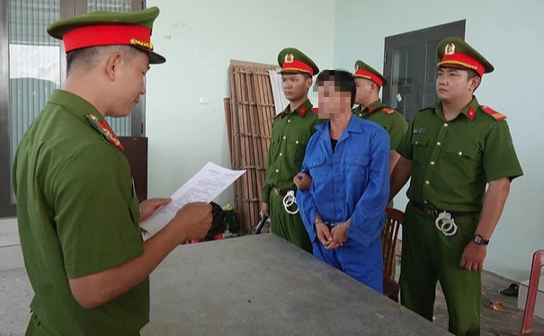 Bình Thuận: Bắt tạm giam đối tượng khai thác khoáng sản trái phép - Ảnh 1.