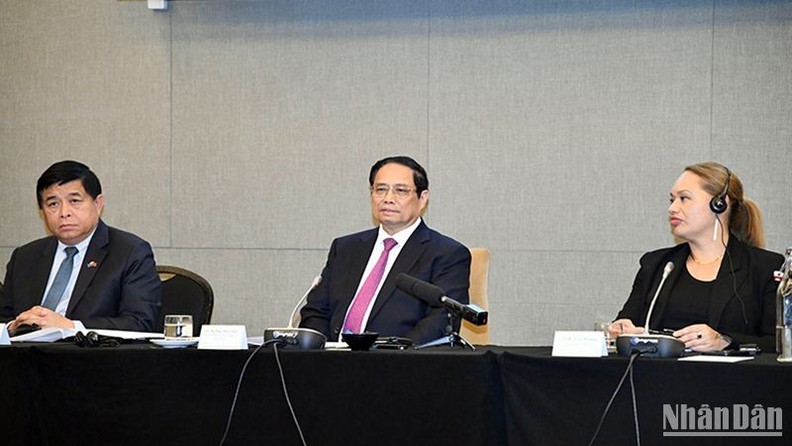 
PM Pham Minh Chinh (centre) speaks at the seminar in Wellington on March 11. (Photo: VNA)
