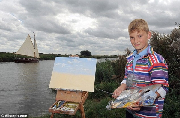 Cậu bé 10 tuổi kiếm bộn tiền nhờ vẽ tranh phong cảnh 