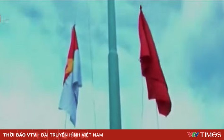 Hai lá cờ: Hai lá cờ xanh trắng, được gọi là cờ của nước CHXHCNVN, tượng trưng cho một quốc gia độc lập và tự do. Hình ảnh hai lá cờ sẽ giúp bạn hiểu rõ hơn về ý nghĩa của biểu tượng này, một niềm kiêu hãnh cho dân tộc Việt Nam. Hãy cùng thưởng thức những bức ảnh ánh sáng và hiện đại liên quan đến hai lá cờ.