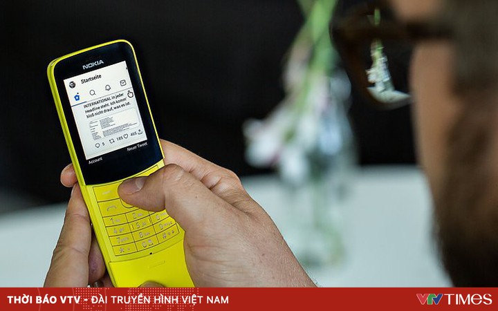 WhatsApp trên Nokia 8110: Bạn đang sử dụng Nokia 8110 và muốn biết thêm thông tin về ứng dụng WhatsApp tương thích với thiết bị này? Hãy xem qua hình ảnh để tìm hiểu về trải nghiệm sử dụng ứng dụng này trên chiếc điện thoại độc đáo này.