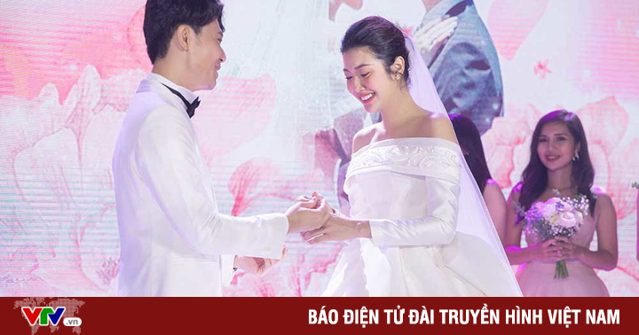 Á hậu Thúy Vân tiết lộ mang bầu con trai tại đám cưới