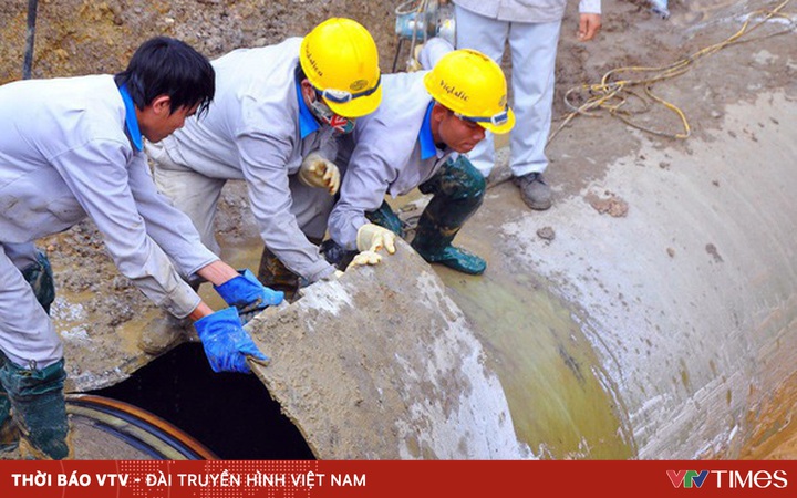 Đã cấp nước trở lại sau sự cố rò rỉ đường ống nước sông Đà | VTV.VN