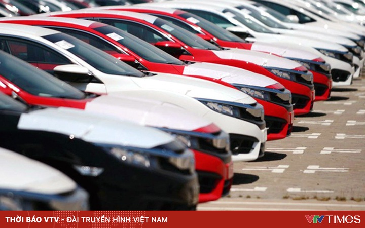 Every day, more than 300 foreign cars are imported to Vietnam