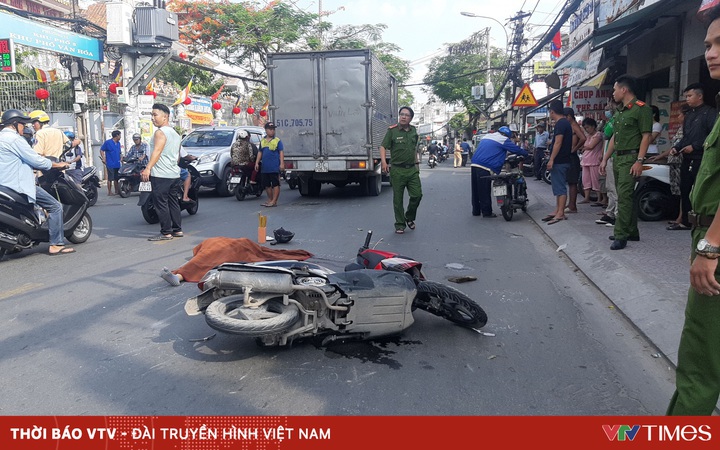 2 motorbikes collided, 4 people died