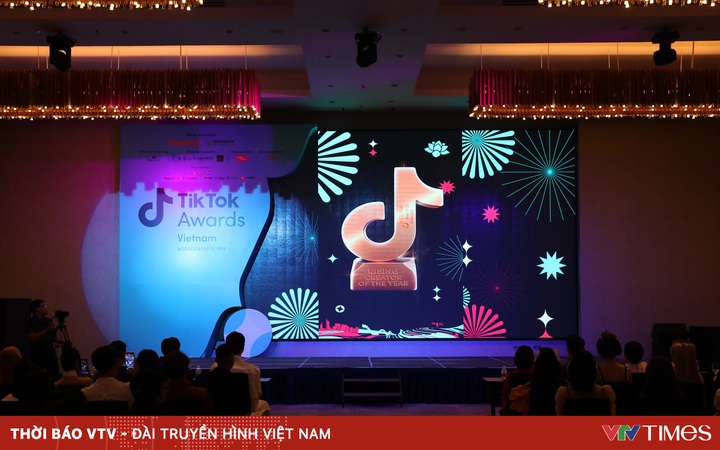 TikTok Awards Việt Nam 2024 sẽ là sự kiện đáng mong đợi nhất trong năm với các giải thưởng danh giá dành cho những tài năng làm nên thành công của TikTok tại Việt Nam. Đây là cơ hội để các nhân vật nổi tiếng và người dùng TikTok trình diễn tài năng của mình trước sự chú ý của cả nước. Hãy theo dõi và đón xem sự kiện TikTok Awards Việt Nam 2024 trên TikTok ngay hôm nay!