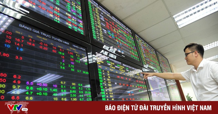 VN-Index is close to 1,530 points mốc