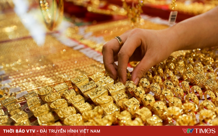 Gold price falls |  VTV.VN