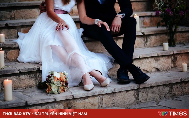 Strange: Italian city gives tourists 2,000 euros if they get married here