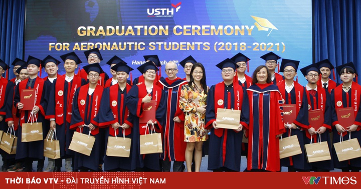 The first students graduated from the aviation department at Hanoi University of Science and Technology