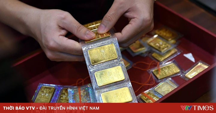 Gold price fell sharply |  VTV.VN