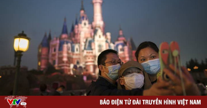 Disney theme park in Shanghai closes as daily COVID-19 cases spike
