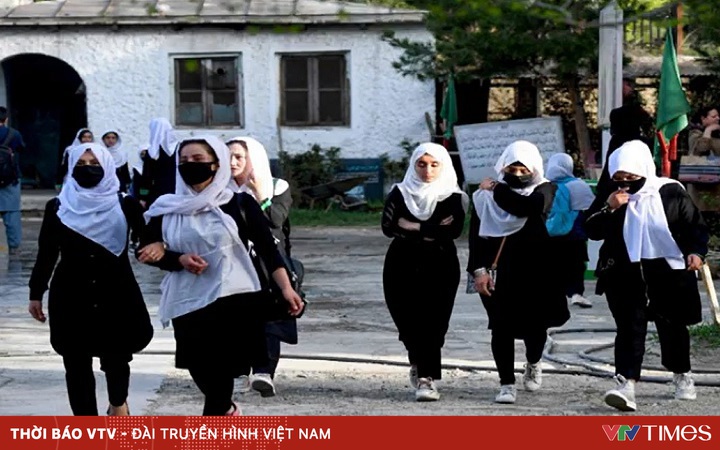 Taliban closes girls’ high school again
