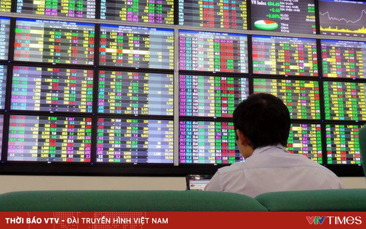 VN-Index soared nearly 15 points at the end of the session