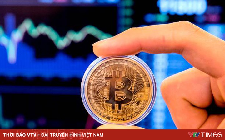Bitcoin price plunges |  VTV.VN