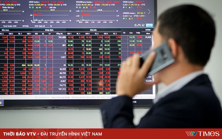 VN-Index dropped nearly 26 points