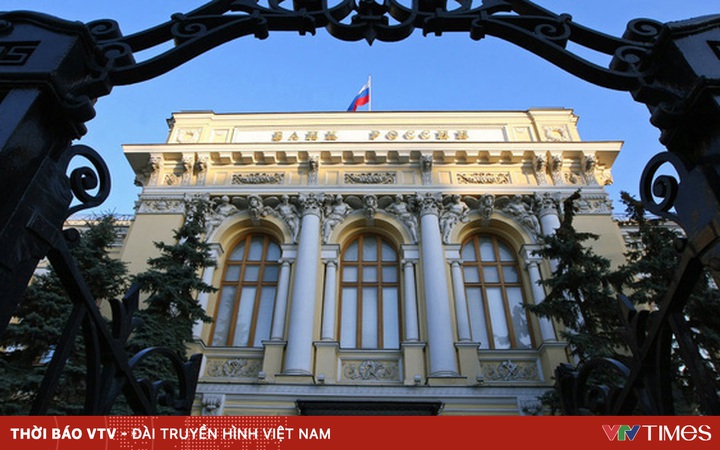 Russia lowers prime interest rate to 17%