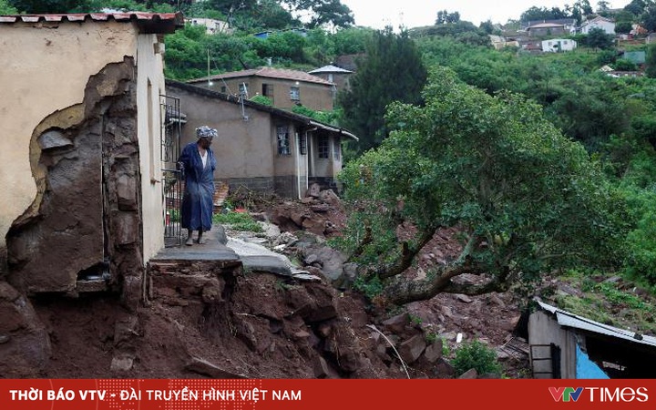 Severe floods and landslides in South Africa kill more than 300 people