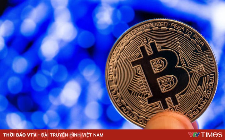 Bitcoin plunges again |  VTV.VN