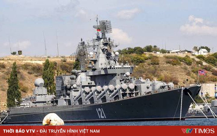 The flagship of the Black Sea Fleet of the Russian Navy sank after a large explosion off the coast of Ukraine