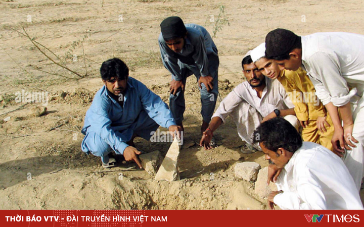 The “grave-digging mafia”: The problem that makes the dead also restless in Pakistan