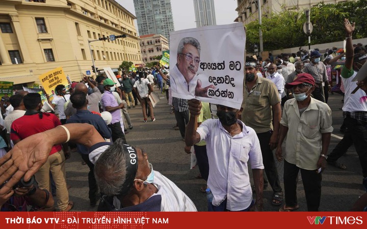 Sri Lanka asks IMF to consider providing quick financial support