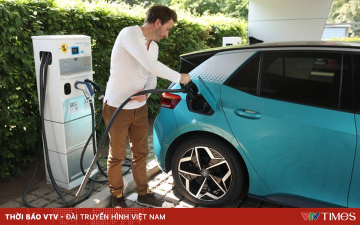 Americans are more interested in electric cars when gas prices are so high