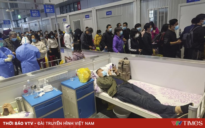 The number of COVID-19 infections outside the isolation area increased again, Shanghai continued to blockade
