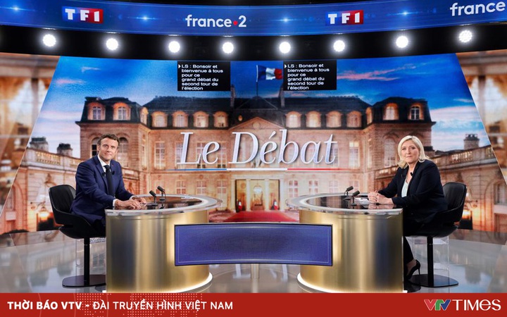 Two French Presidential candidates debate fiercely on television