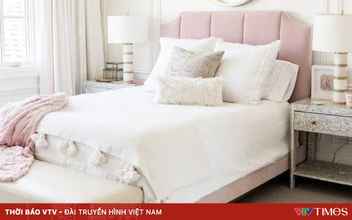 Turn the bedroom into a spacious and airy