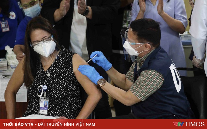 Philippines begins to deploy second booster shot of COVID-19 vaccine